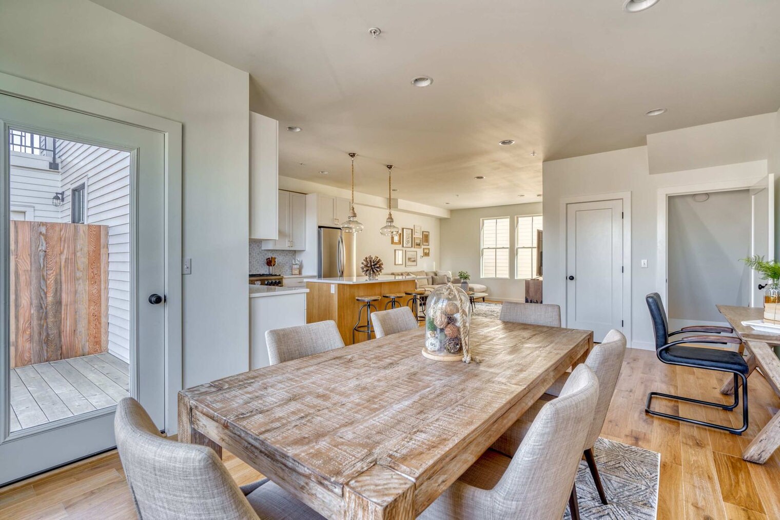 Building Photo - 516 NE 56th Ave