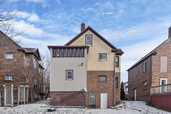 Building Photo - 404 N Bentley Ave