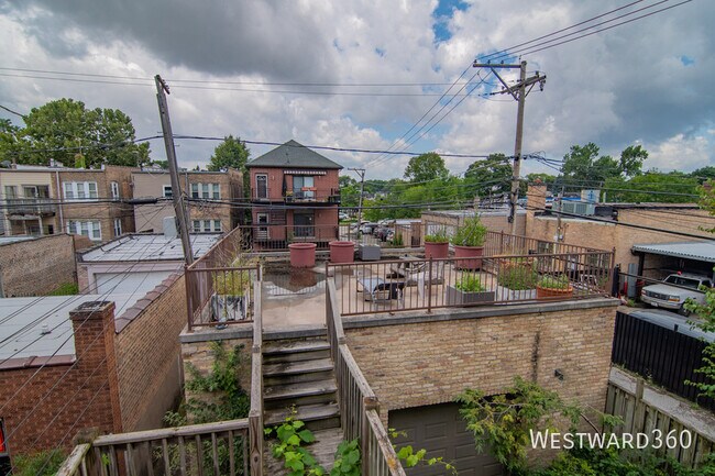 Building Photo - 5844 N Artesian Ave