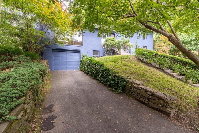 Building Photo - 3122 Brooklawn Terrace