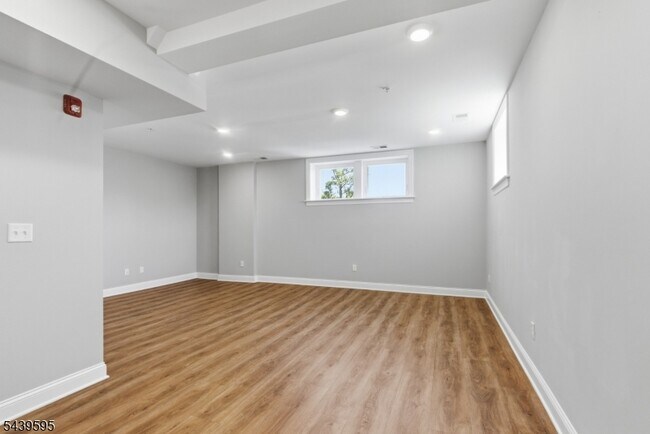 Building Photo - 18 N Union Ave