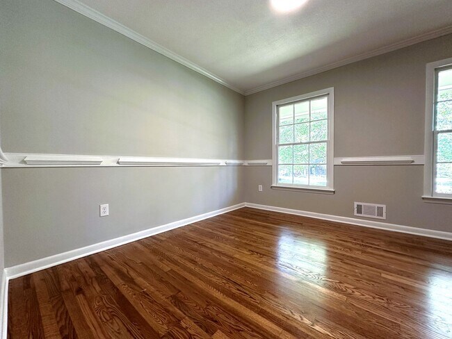 Building Photo - Pre-Leasing for August!