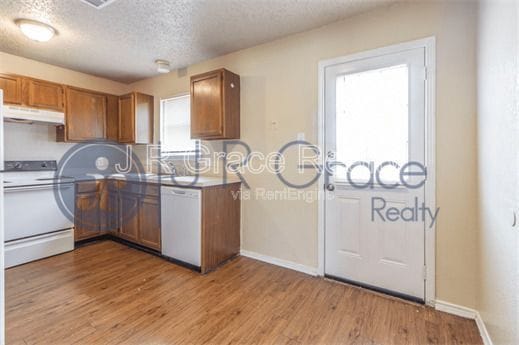 Building Photo - 5935 Shadydell Dr