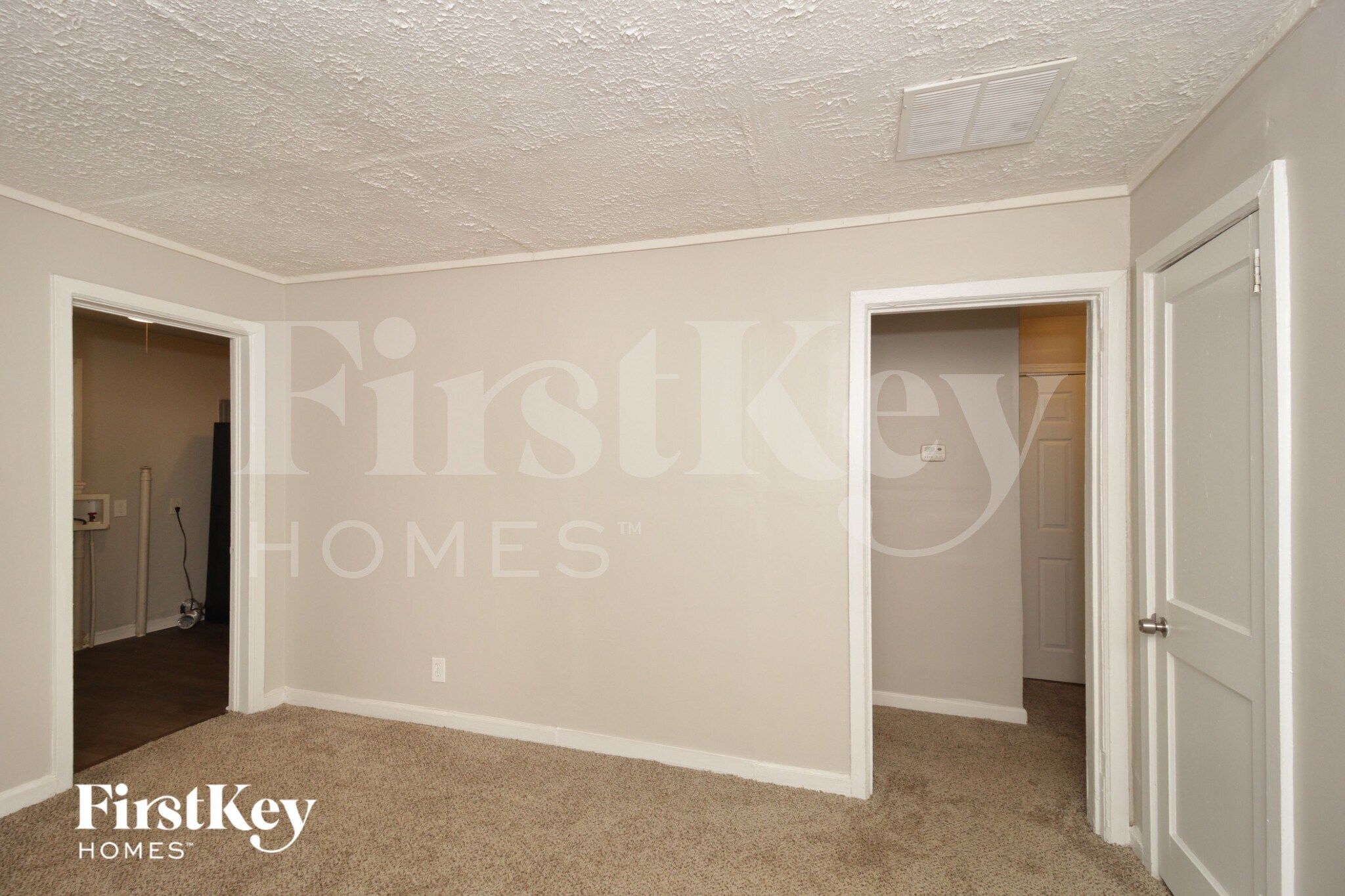 Building Photo - 1800 Oakmont Dr NW