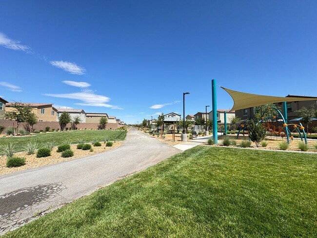 Building Photo - 4 bedroom in gated community!