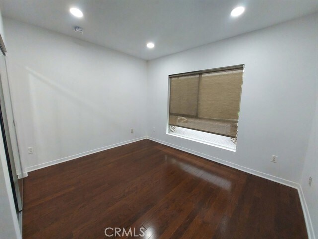 Building Photo - 159 W Green St