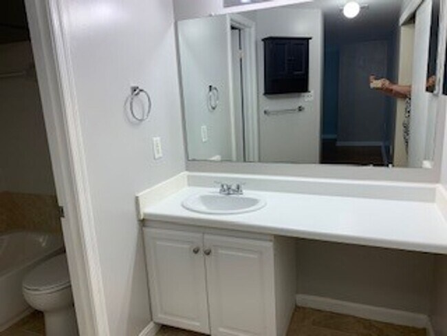 Building Photo - Pembrook Condo in Alexandria