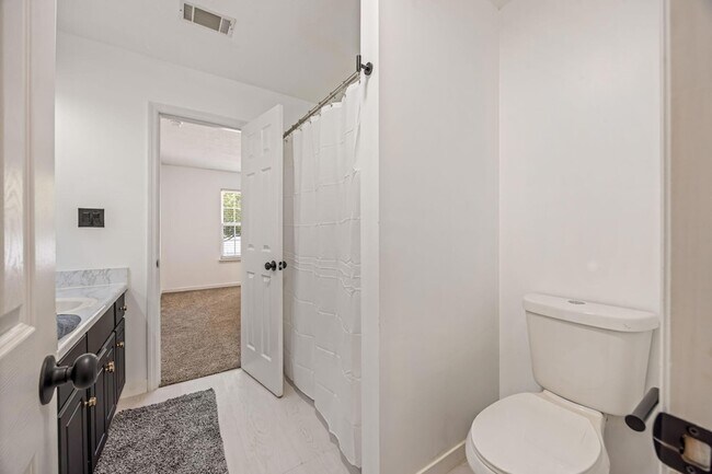 Building Photo - 2056 Sylvan Lake Dr