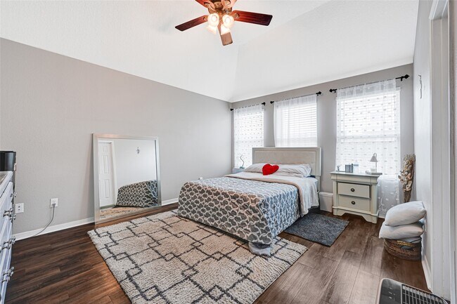 Building Photo - 9825 Hyacinth Way