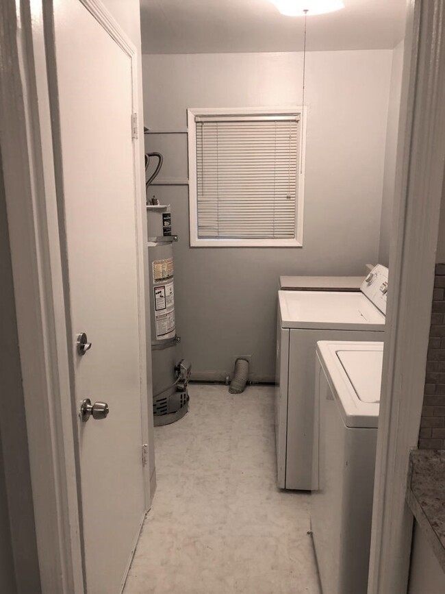 Laundry room - 376 Suffolk Dr