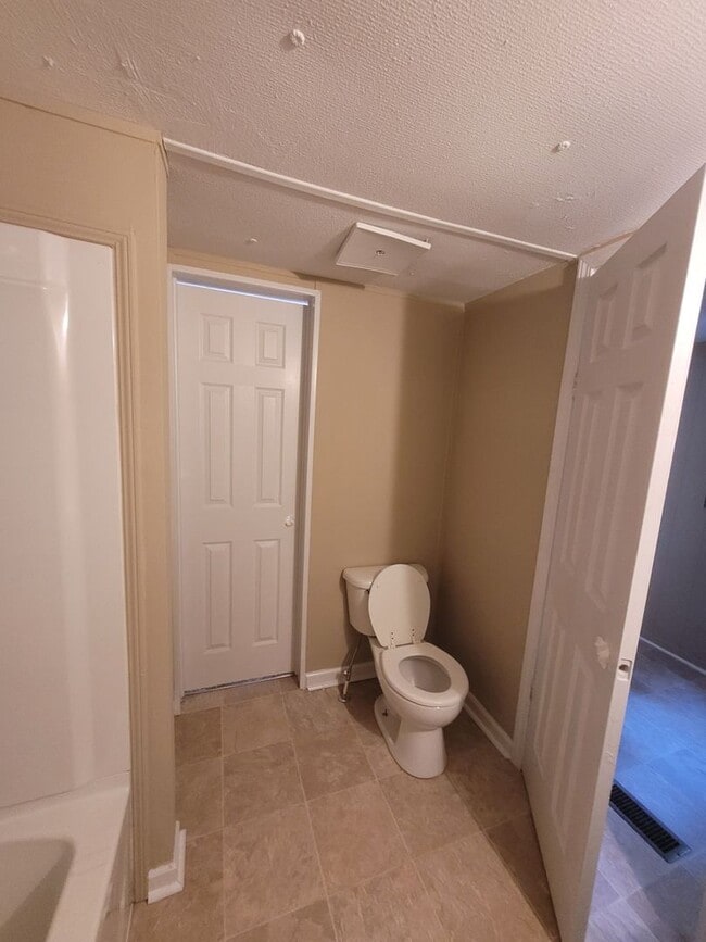 Building Photo - For rent: Madison county-Colbert, GA - Two...