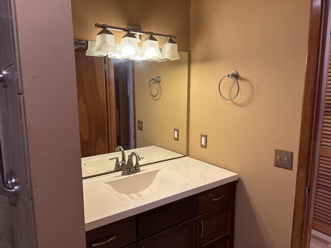 Building Photo - Great Family Home for Rent in Henderson County!