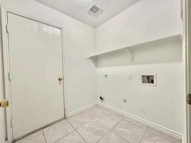 Building Photo - 1620 Flagstone Ln