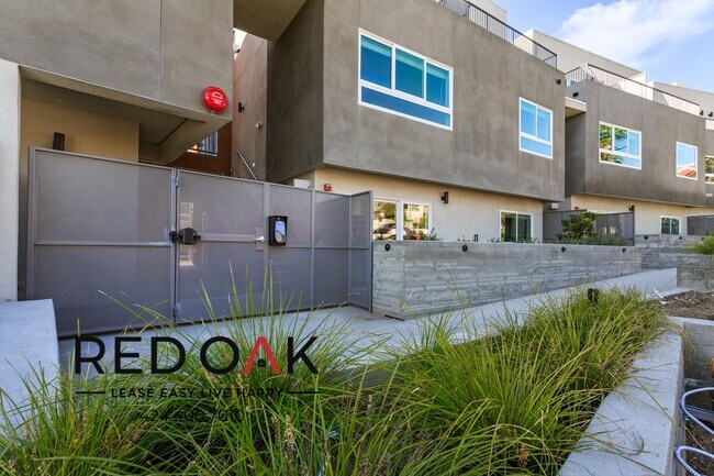 Building Photo - 1011-1013 Everett St-B-213