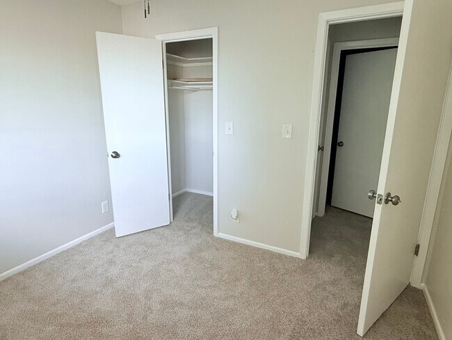 Building Photo - 6718 Cypress Lake Dr