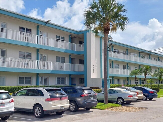 Building Photo - 3922 NE 166th St