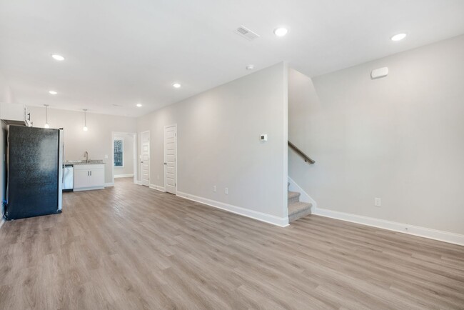 Building Photo - 22 Highland Blf Wy