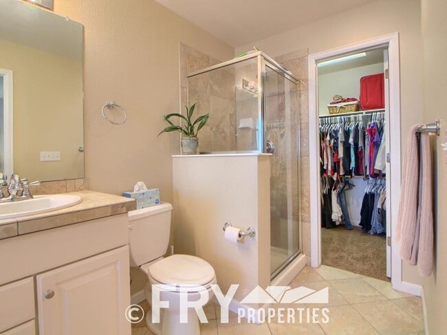 Building Photo - Multi-Level Townhome in the Heart of Belmar