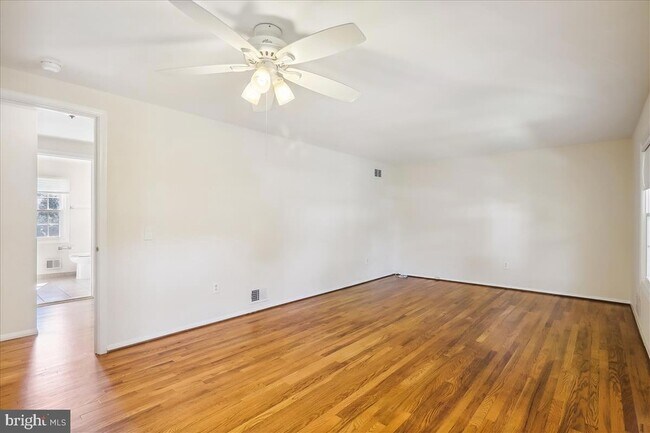 Building Photo - 8709 Sleepy Hollow Ln