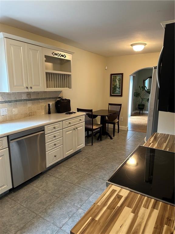 Building Photo - 60 Sherwood Dr