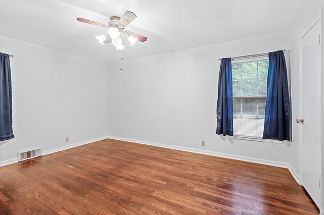 Building Photo - 810 Linwood Dr