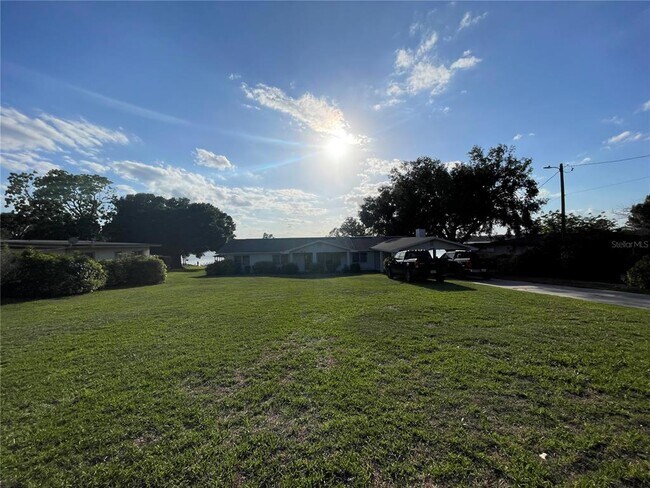 Building Photo - 879 S Terrace Dr