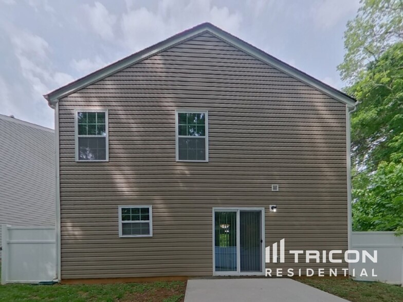 Building Photo - 5936 Sanders Farm Ln