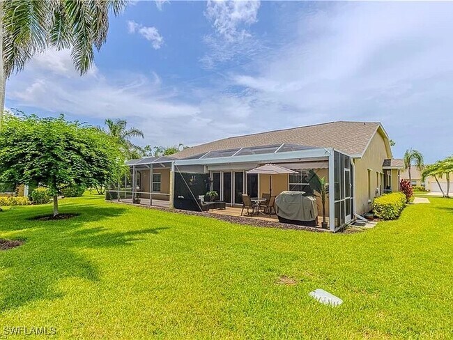 Building Photo - 5595 Greenwood Cir