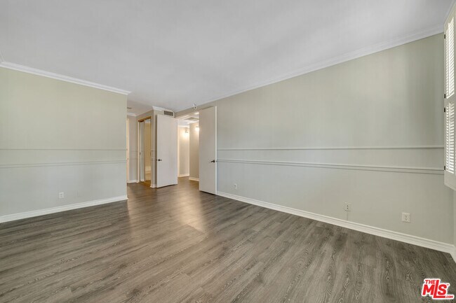 Building Photo - 12124 Goshen Ave