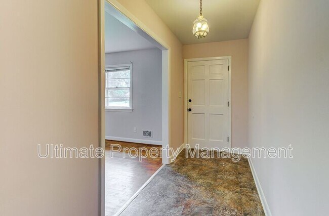Building Photo - 317 Johnston Dr
