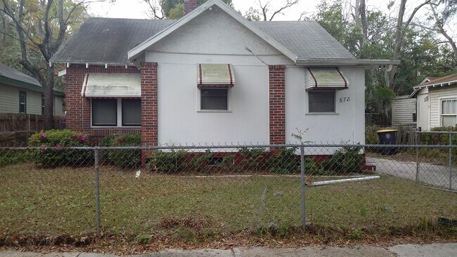 Building Photo - 678 Ivy St
