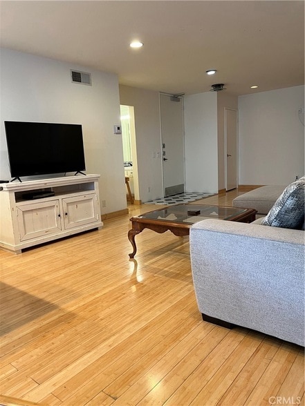 Building Photo - 10747 Wilshire Blvd