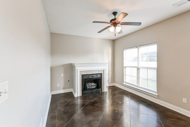 Building Photo - 1302 Heritage Dr S