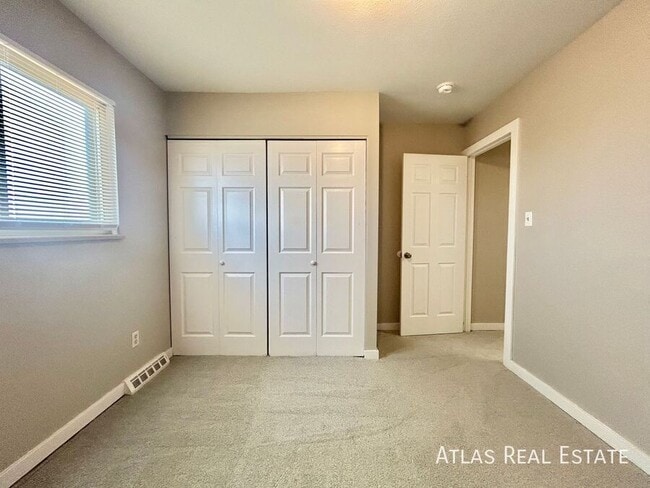 Building Photo - 9117 E Nassau Ave