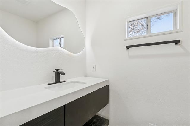 Building Photo - 3716 Ovid Ave