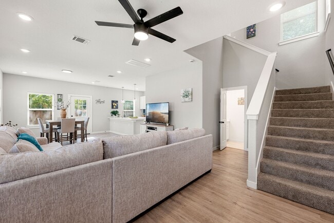 Building Photo - 8357 Tate St