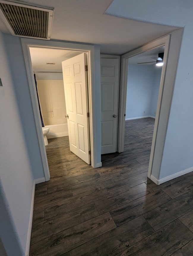 Building Photo - Unit 1006