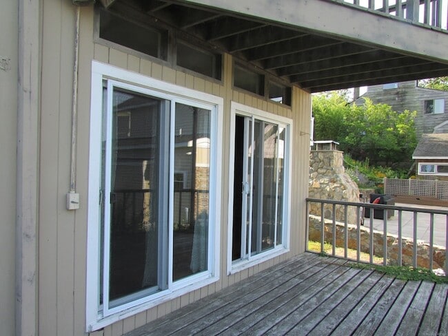 Building Photo - 102 Riverview Ave
