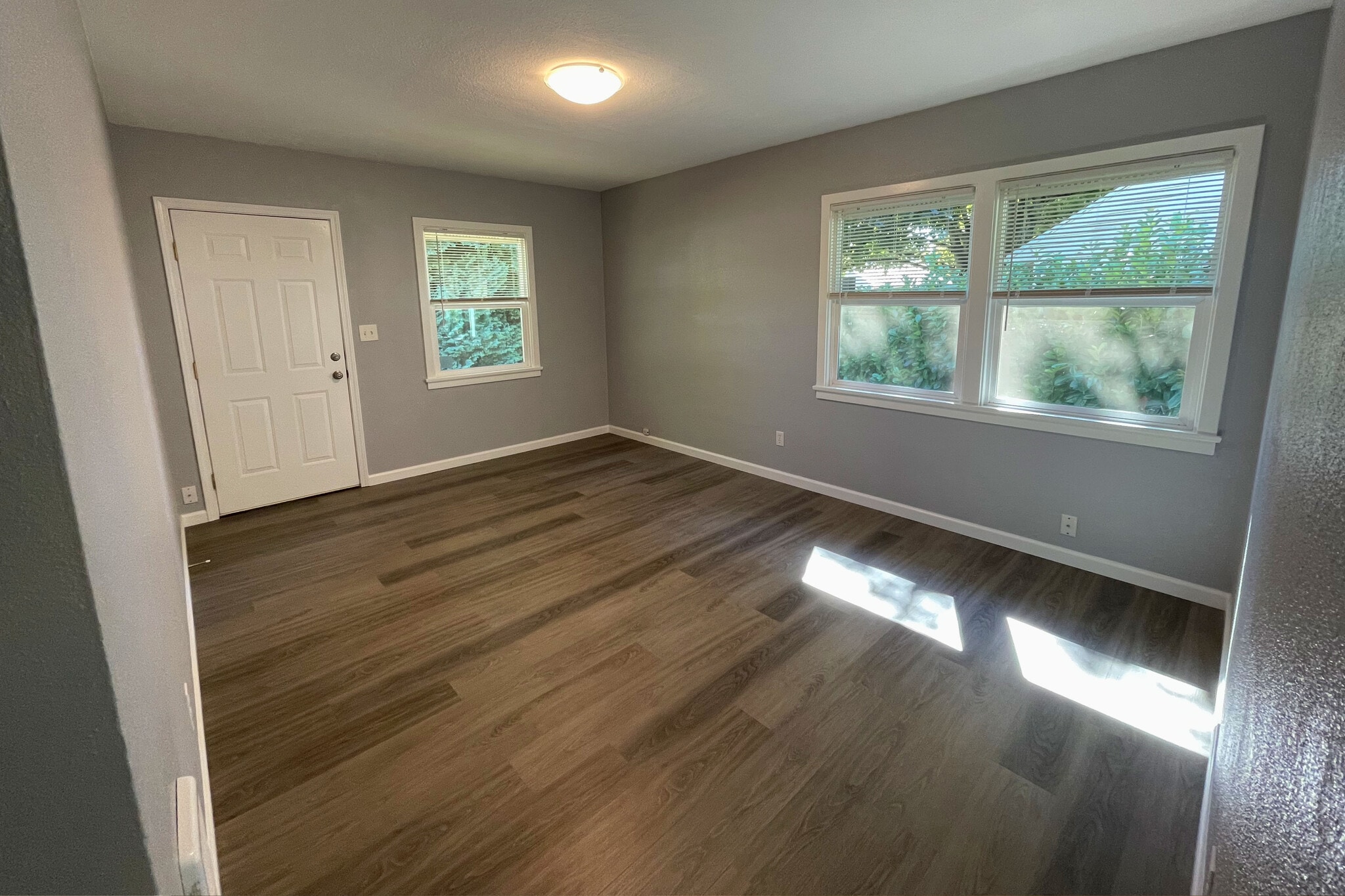 Building Photo - 2102 W 28th St