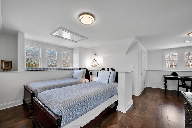 Building Photo - 75 Green Hill Rd