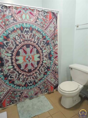 Building Photo - 215 E 8th Ave