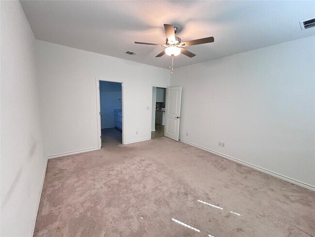 Building Photo - 562 Papaya Dr