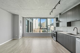 Building Photo - 931 W Washington Blvd