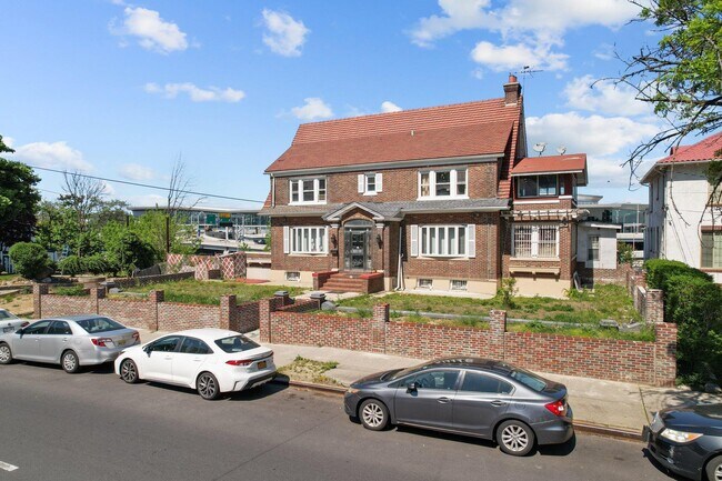 Building Photo - 105-05 Ditmars Blvd