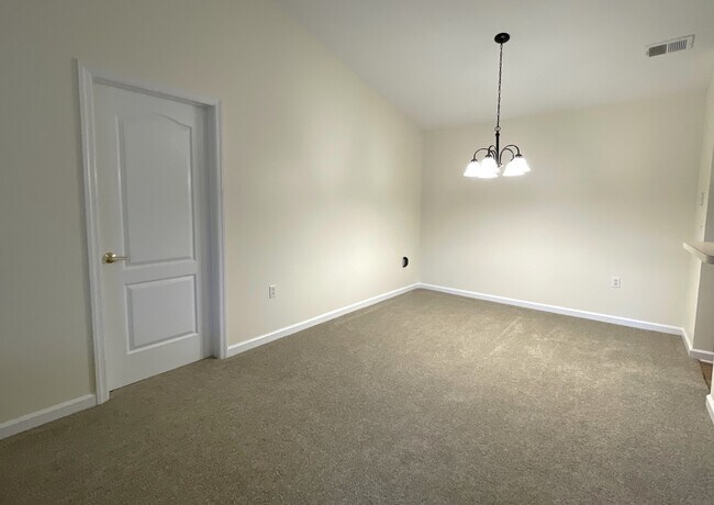 Dining area - 350 Hidden Ridge Ct