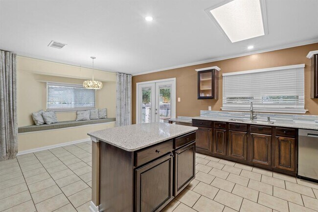 Building Photo - 1908 Matagorda Dr