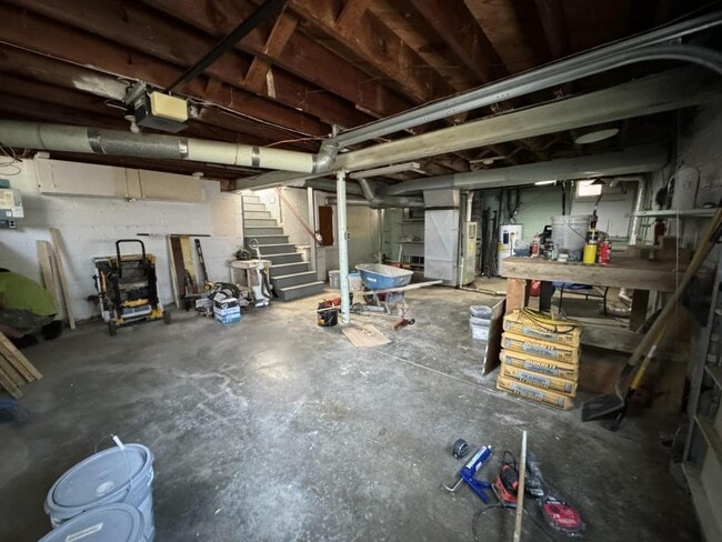 Building Photo - 1637 Upland Rd