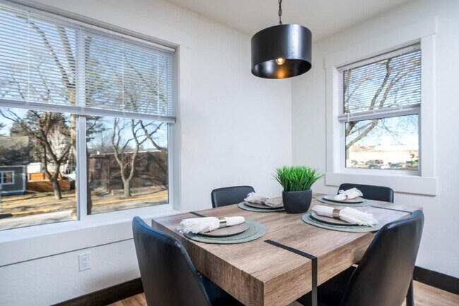 Building Photo - Downtown furnished rental w/ all utilities included (avail. Oct. thru May only)