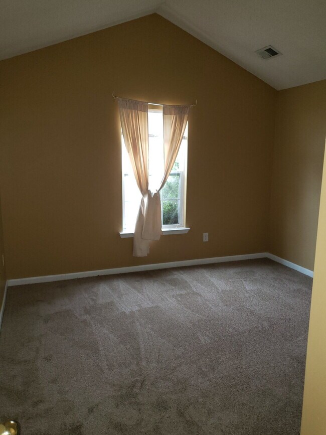 Building Photo - Single Family Home with Fireplace in McDonough - Built 2004