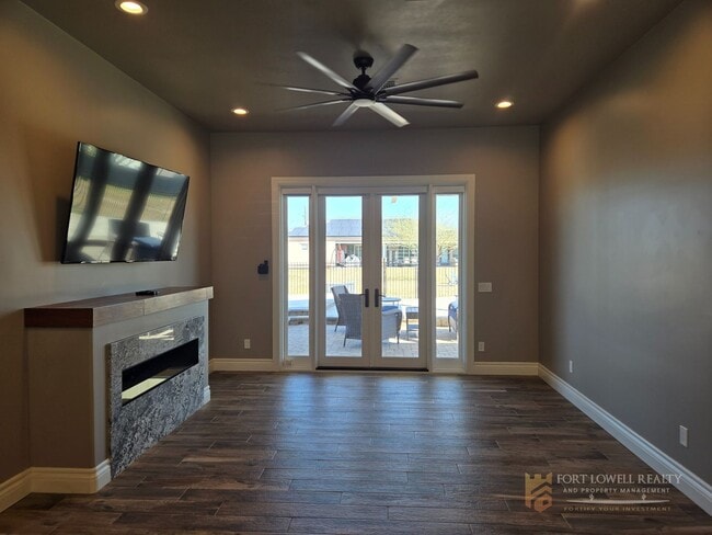 Building Photo - Stunning 2-bed, 2-bath Casita in North Phoenix